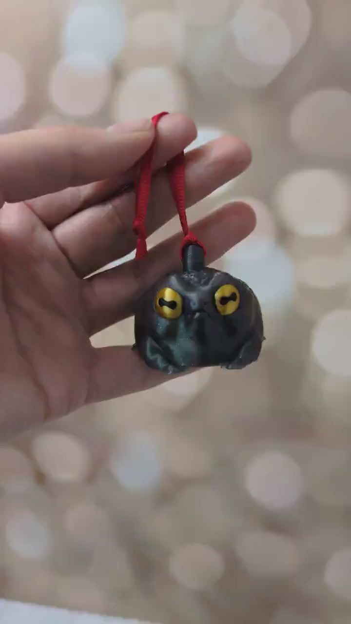 Judgmental Frog Ornament: Grumpy Toad Christmas Tree Decor - Funny Animal Sculpture